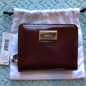 DKNY HUDSON LEATHER WALLET (COLOR SHIRAZ) NWT